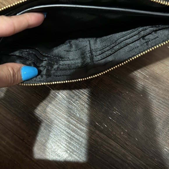 New w/o tags black and gold Michael Kors wristlet wallet - Picture 3 of 4